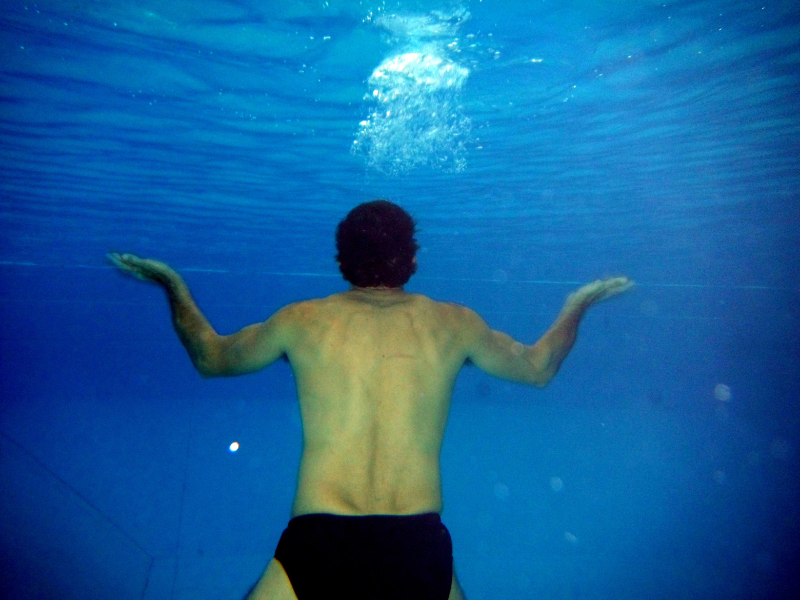 natation-nageur-piscine-eau.jpg3_-1560×1170