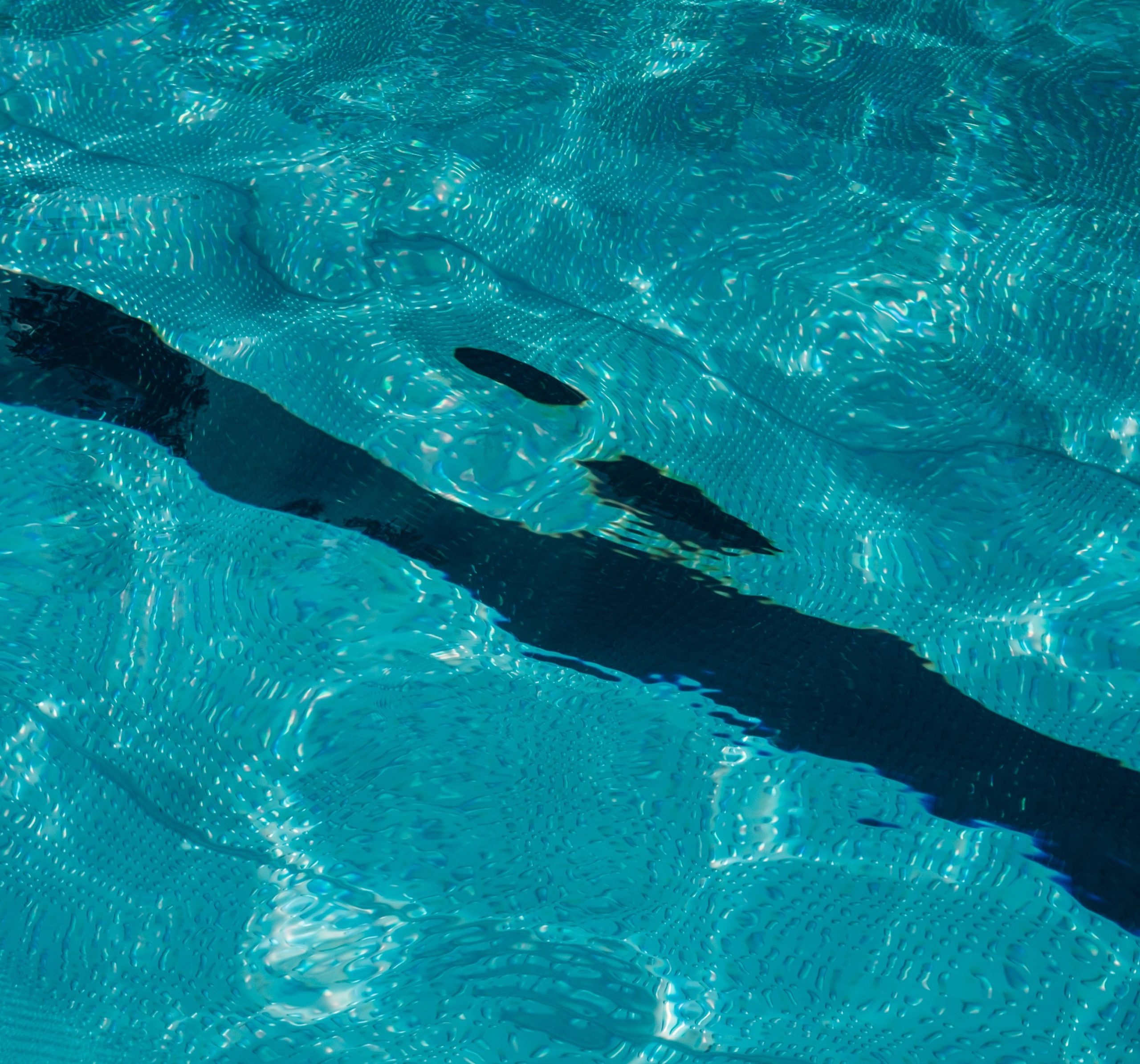 wavy-water-creating-pattern-in-swimming-pool
