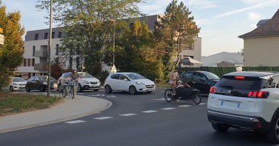 Carrefour rue des Bonnes Gens / Leclerc